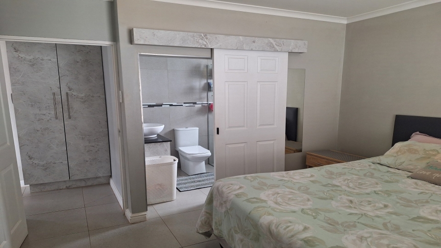 3 Bedroom Property for Sale in Overbaakens Eastern Cape